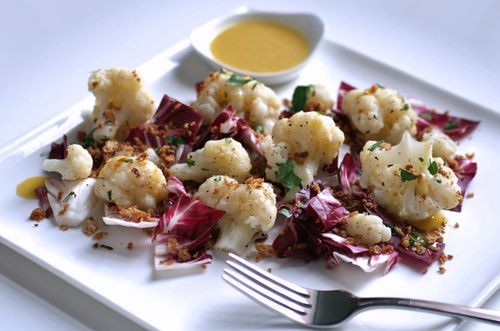 Radicchio and cauliflower salad with toasted breadcrumbs