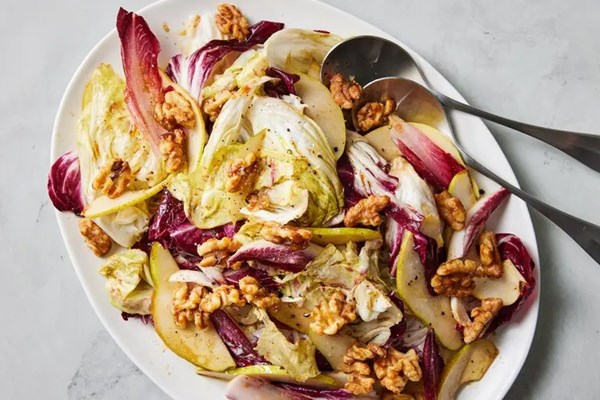 Radicchio salad with walnuts and pears