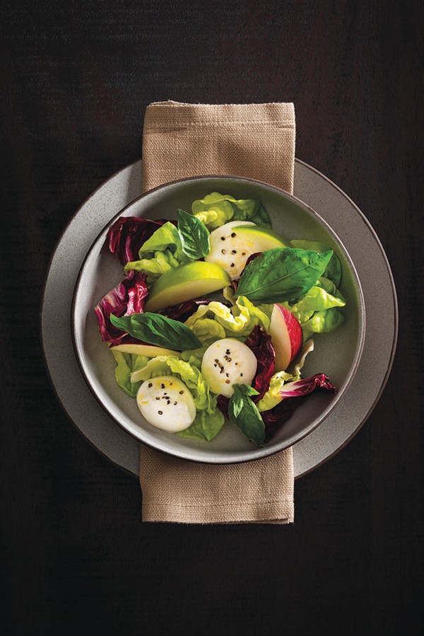 Radicchio with Granny Smith apples and mozzarella