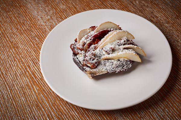 Radicchio with pear chutney, goat's cheese and crispy walnuts