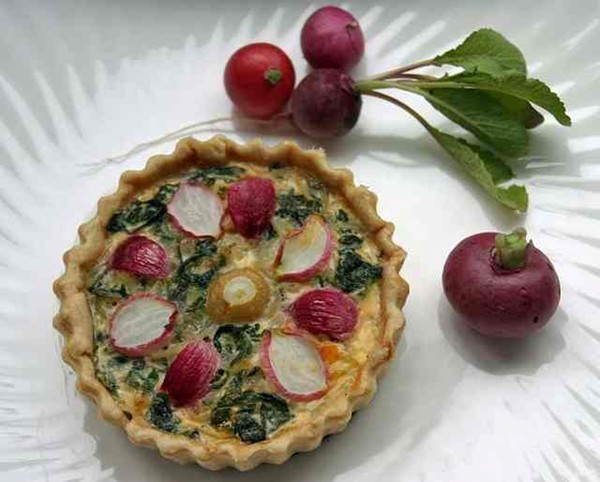Radish leaf and root tart