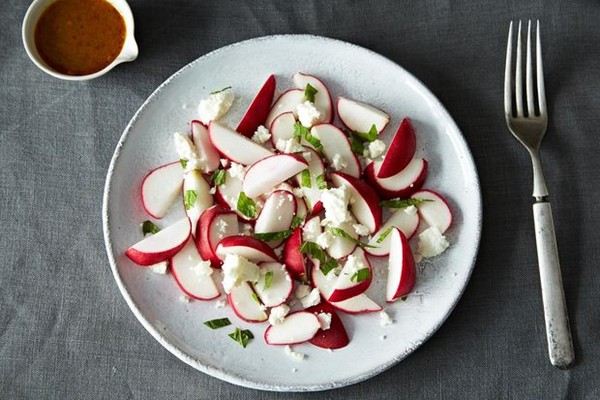 Radish salad with curry-orange dressing
