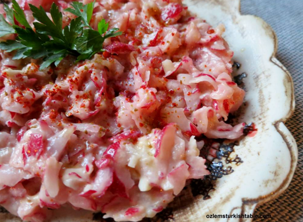 Radish salad with tahini sauce (Tahinli turp salatasi)