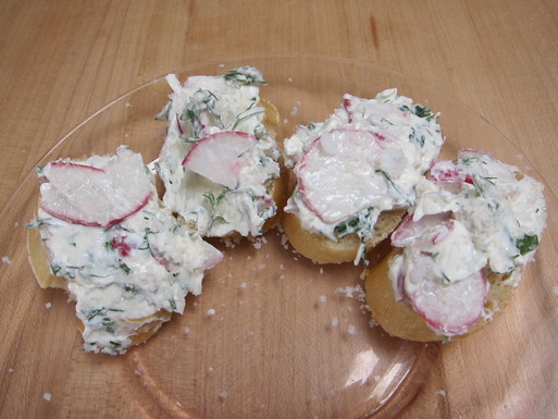 Radish spread with fresh herbs