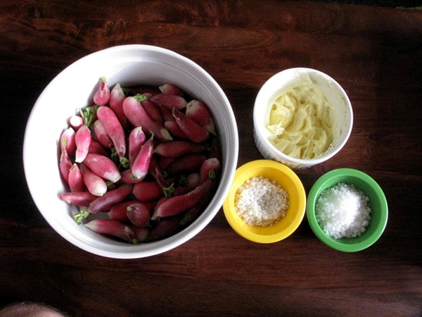 Radishes with butter & salt