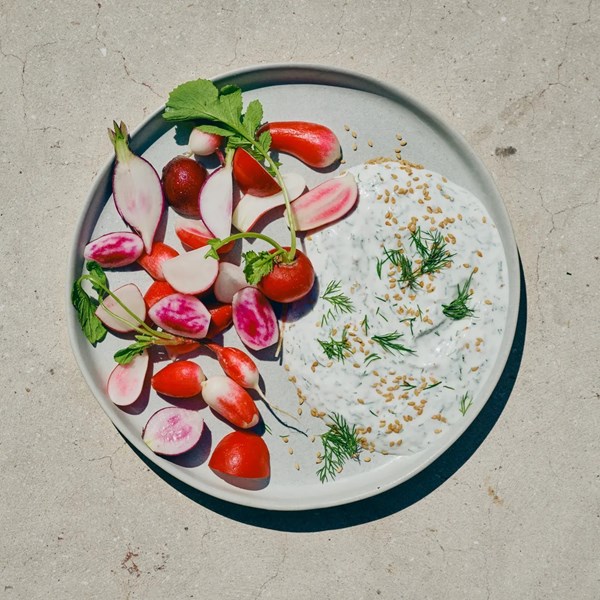 Radishes with sesame yogurt