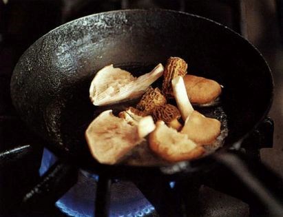 Ragoût of wild mushrooms and summer vegetables