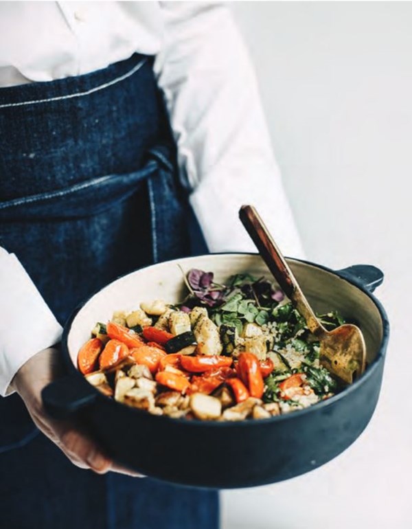 Rainbow garden salad with eggplant + cherry tomatoes + zucchini + arugula + quinoa