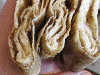 Raised layered breads grilled on stones (Guōkuī shízimó / 鍋盔石子饃)