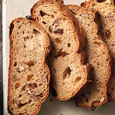 Raisin-pecan rye bread