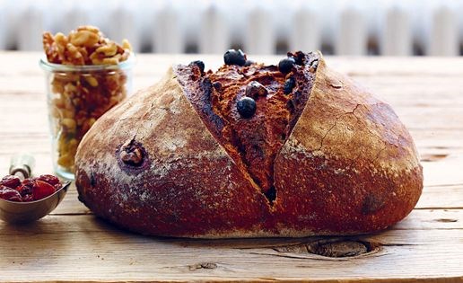 Raisin walnut bread