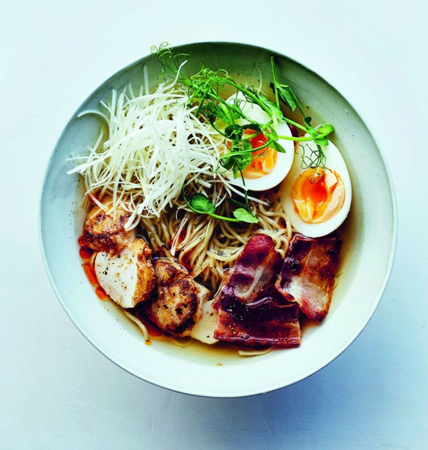 Ramen with scallops, bacon and eggs