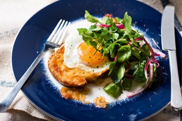Rarebit with fried egg 