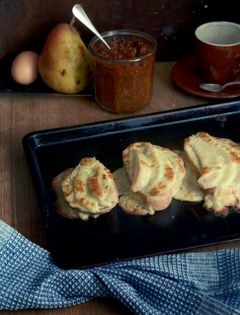 Rarebits with pear & blue cheese cheese