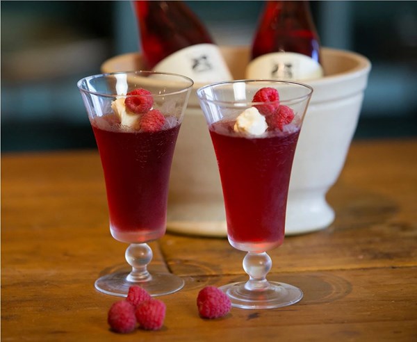 Raspberries in sparkling Shiraz jelly