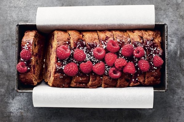 Raspberry & banana loaf cake 