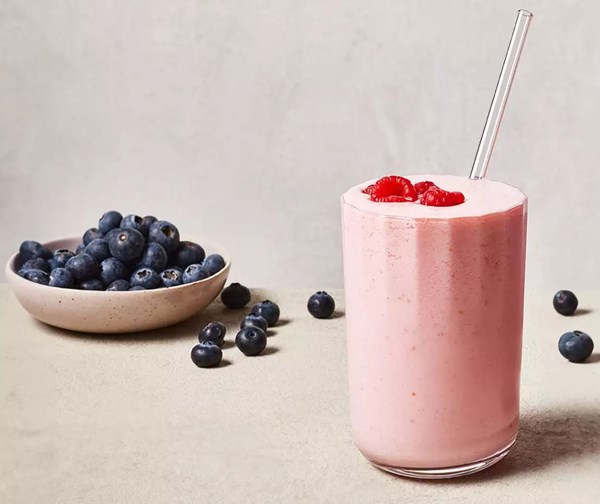 Raspberry & cardamom lassi