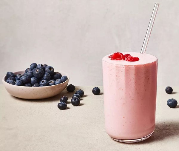 Raspberry & cardamom lassi