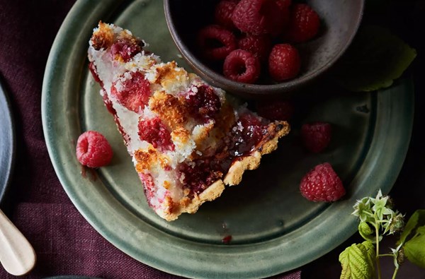 Raspberry & coconut macaroon tart