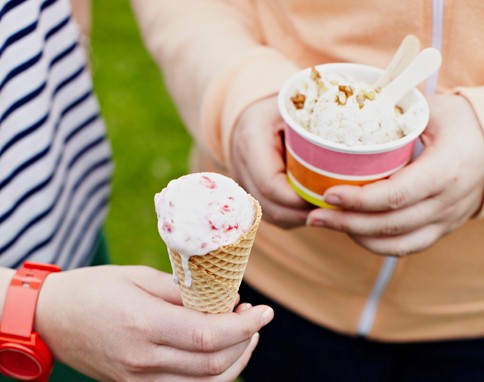 Raspberry, agave & vanilla frozen yoghurt