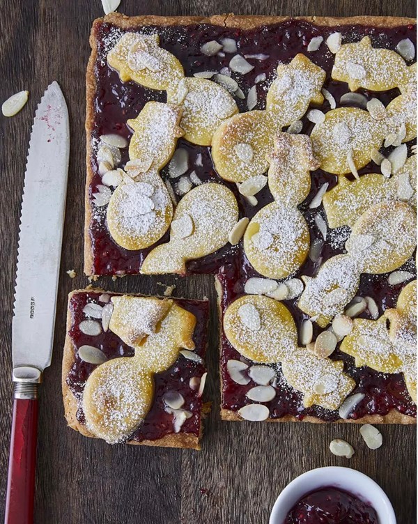 Raspberry-almond shortbread with marzipan 
