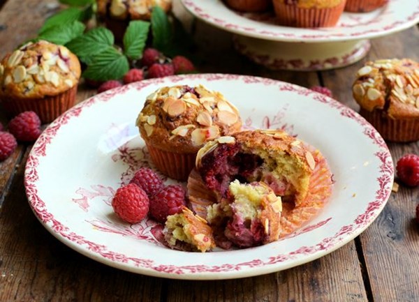 Raspberry and almond muffins
