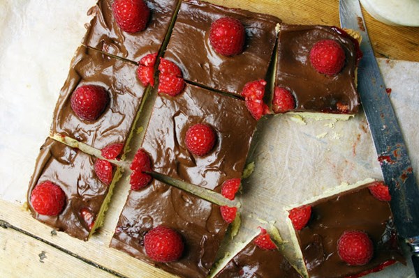 Raspberry and chocolate yoghurt ganache shortbread 