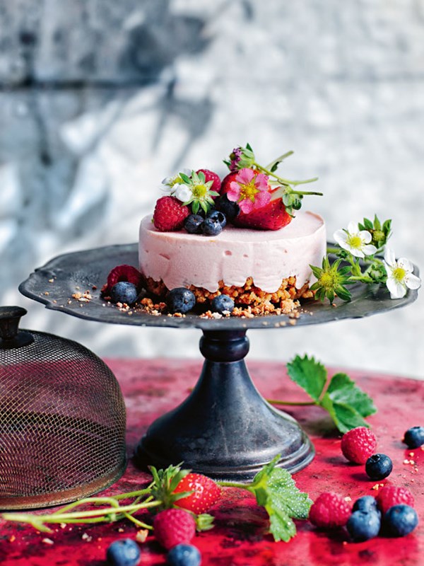 Raspberry and ginger ice-cream cheesecake