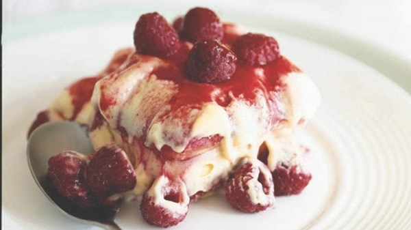 Raspberry and mascarpone cream