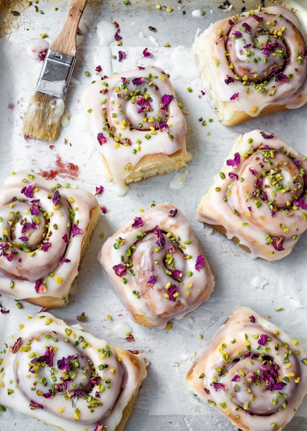 Raspberry and rose cheesecake buns