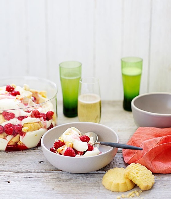 Raspberry and shortbread syllabub