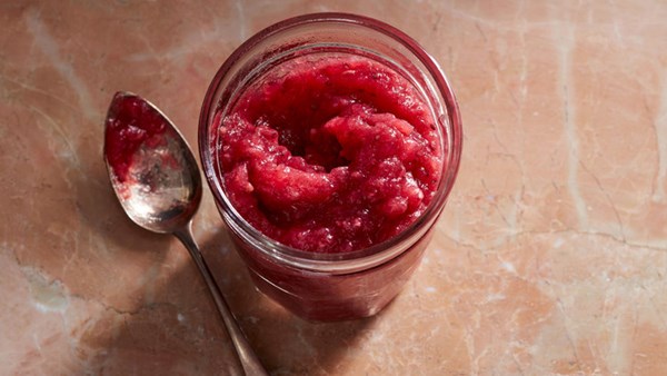 Raspberry applesauce with chia