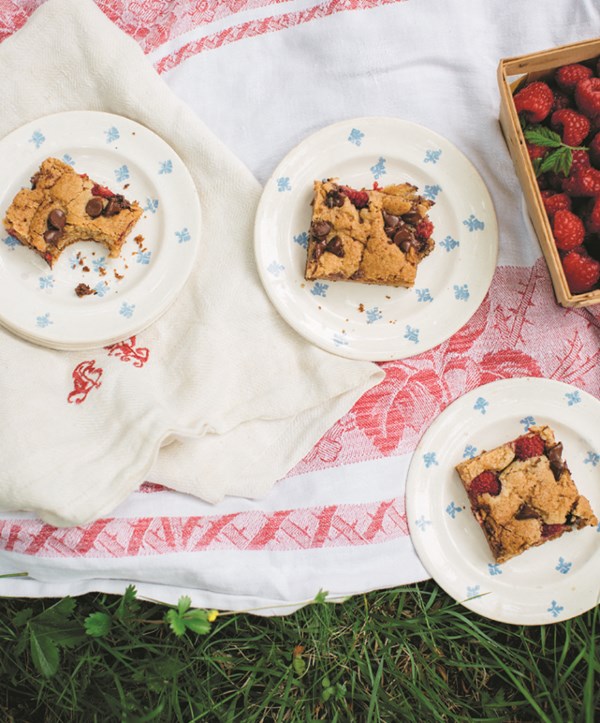 Raspberry blondie bars