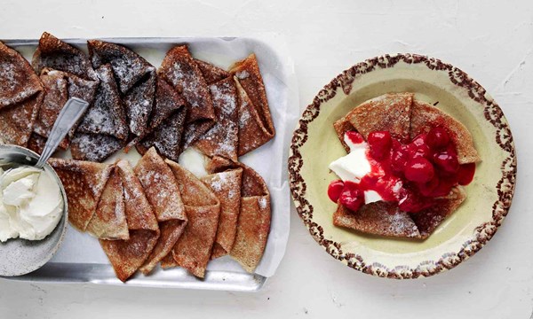 Raspberry-buckwheat crepes with mascarpone cream