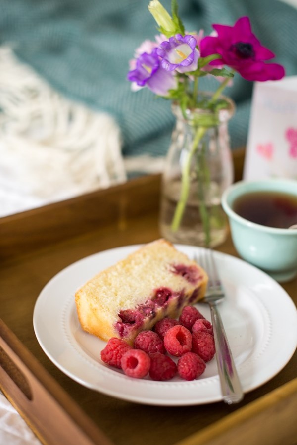 Raspberry "buttermilk" cake