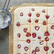 Raspberry-buttermilk sheet cake