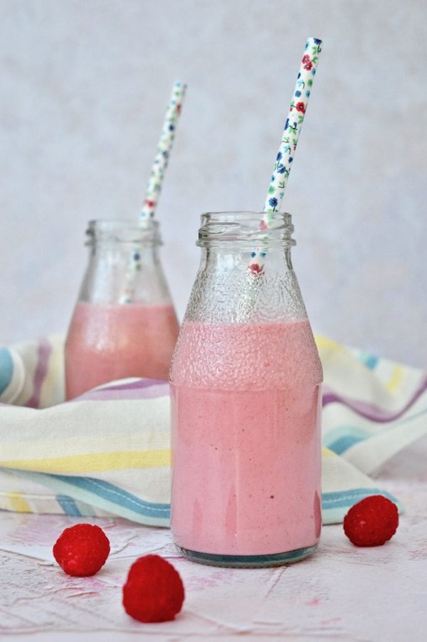 Raspberry cashew smoothie