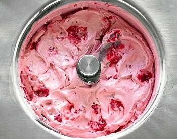 Raspberry-cassis ice cream