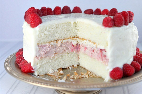 Raspberry cheesecake cake
