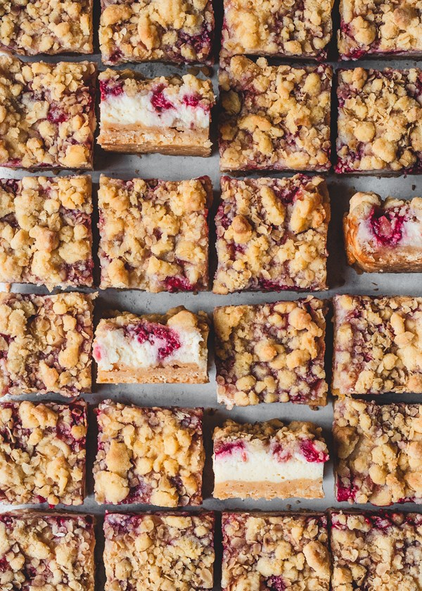 Raspberry cheesecake streusel squares