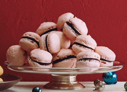 Raspberry chocolate French macaroons