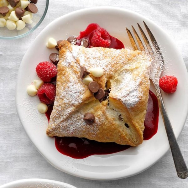 Raspberry chocolate puffs