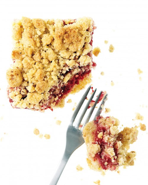 Raspberry cornmeal crumble bars