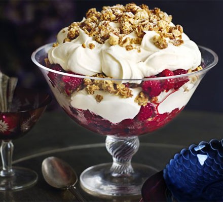 Raspberry cranachan trifle