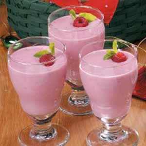 Raspberry cream smoothies