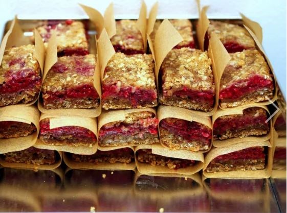 Raspberry crumb breakfast bar