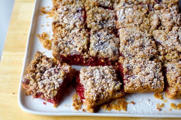 Raspberry crumble tart bars