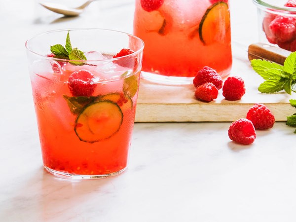 Raspberry, cucumber and mint smash