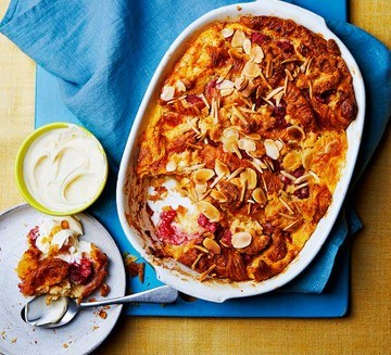 Raspberry frangipani croissant bake