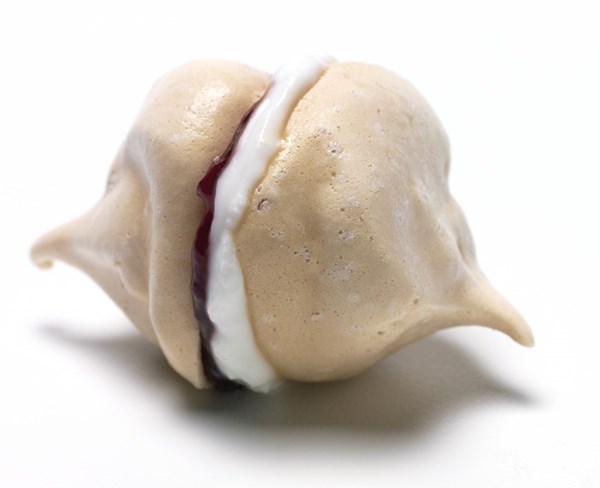 Raspberry goat cheese meringues